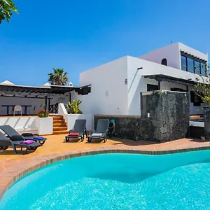 Villa Casa Seara Piscina, Wifi Y 400 Metro De La Playa,, Arrecife (Lanzarote)